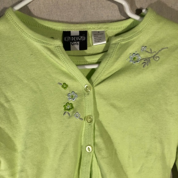 Girls Button Up Flower Stitching Design - Picture 2 of 3